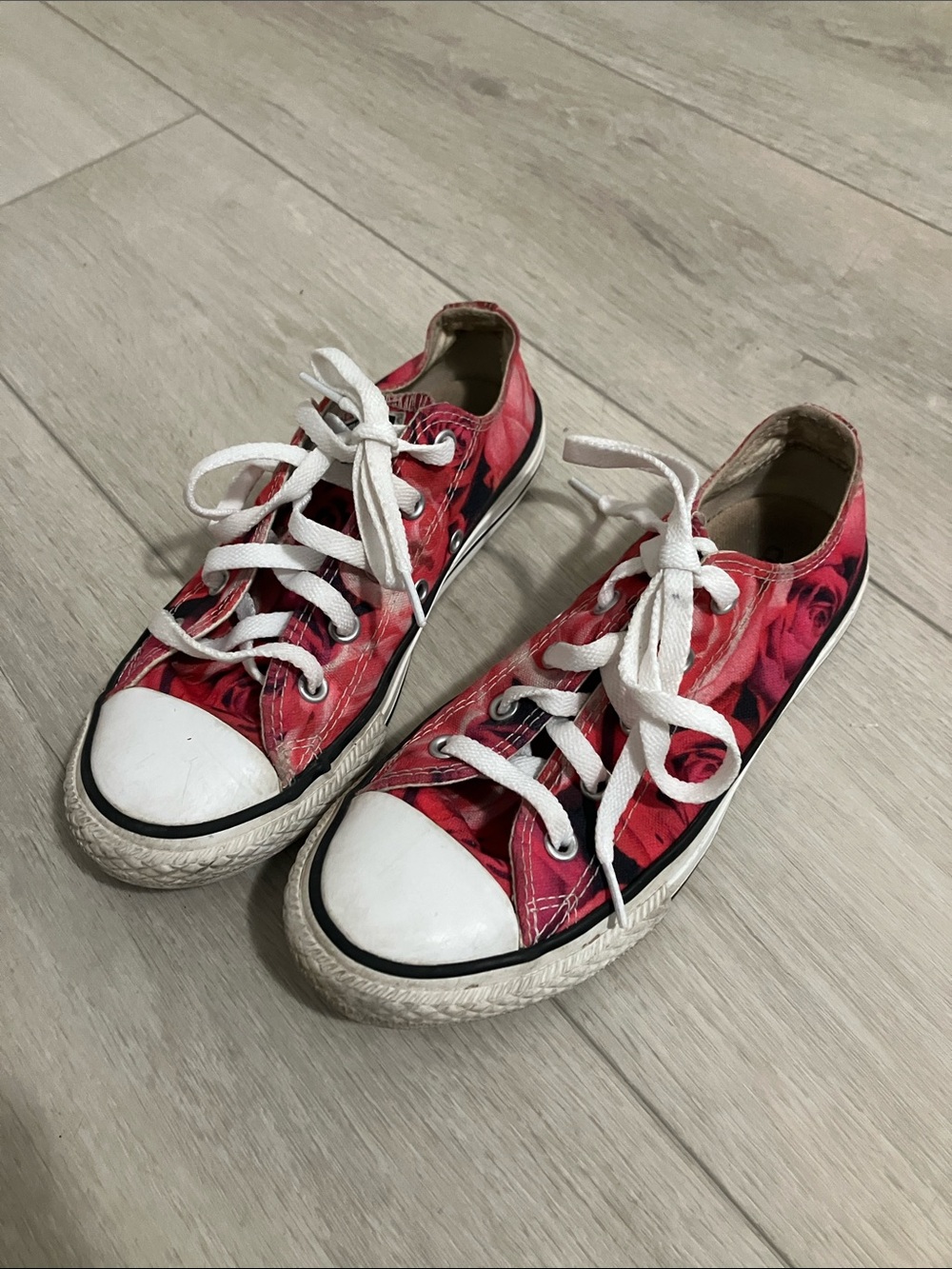 Converse , Kids 2 , low top Red Floral Lace-Up Canvas Sneakers